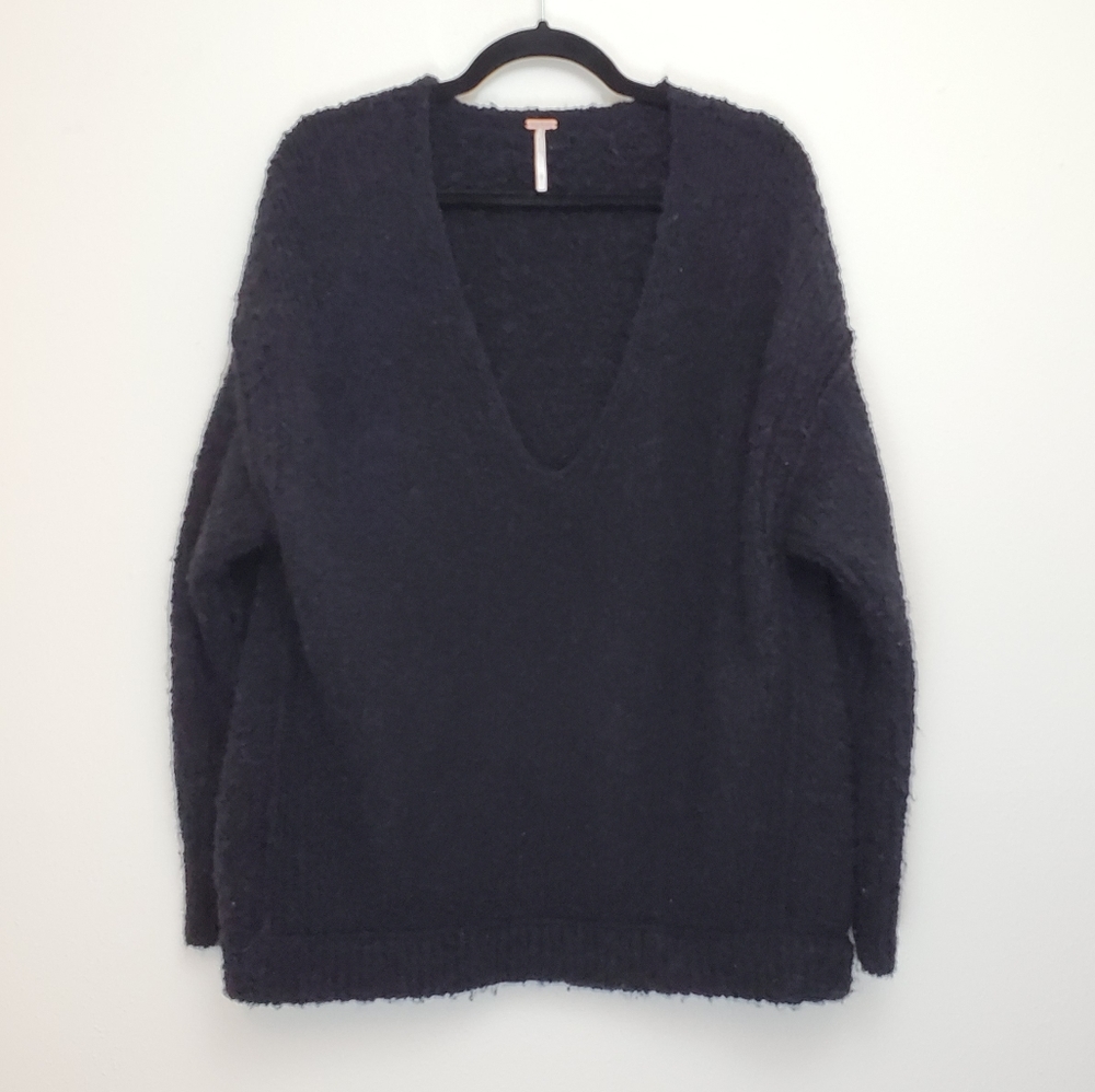 Free People Lofty V-neck pullover sweater black O